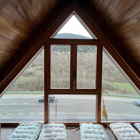 Casa Montromies De Alma De Nieve Gessa